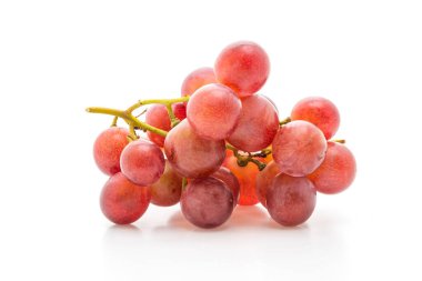 beyaz zemin üzerine taze üzüm 