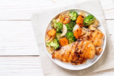 çukurunu tavuk göğsü biftek sebze ile