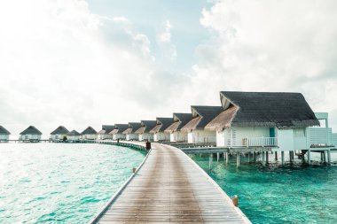 plaj ve deniz ile tropikal Maldivler tatil otel ve ada