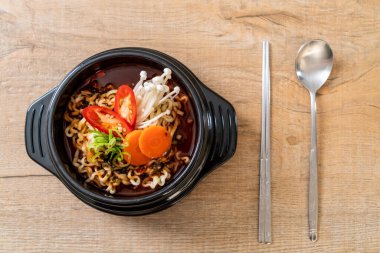 siyah kase Kore anlık erişte