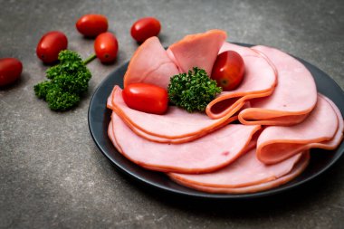 dilimlenmiş jambon füme