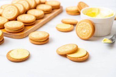 tereyağı krema ile çerezleri