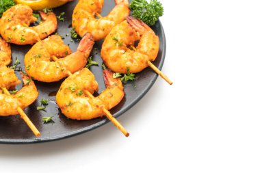 Limonlu ızgara kaplan karides şiş