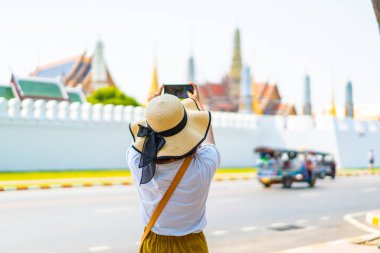 Mutlu Asyalı kadın seyahat Tayland