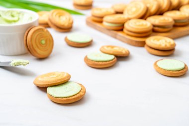 pandan kremalı kurabiyeler