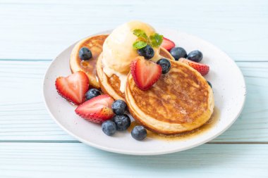 yaban mersini, çilek, bal ve vanilya buz-cr ile gözleme