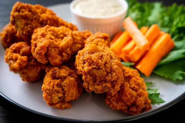 Fried spicy chicken wings — Stock Photo, Image