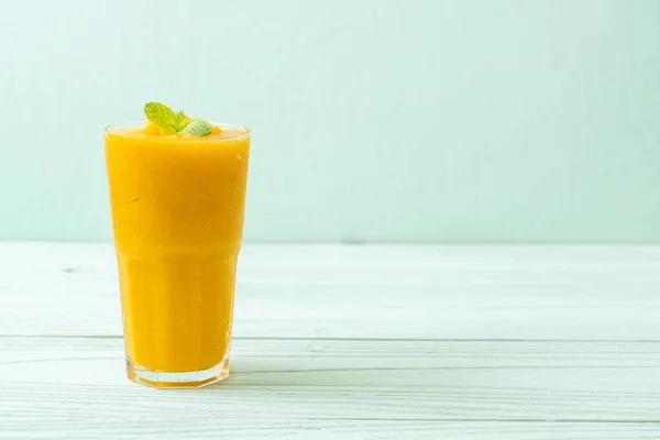 Färsk mango smoothies — Stockfoto