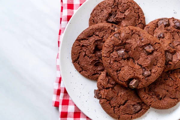 Chocolade koekjes met chocoladeschilfers — Stockfoto