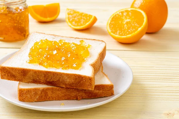 Φέτες ψωμί με μαρμελάδα πορτοκάλι — Φωτογραφία Αρχείου