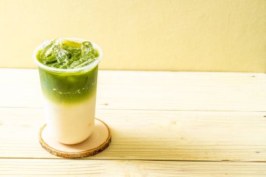 buzlu Matcha latte yeşil çay