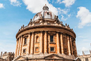 Radcliffe Kamera ve Oxfo Üniversitesi'nde Tüm Souls College