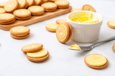 tereyağı krema ile çerezleri