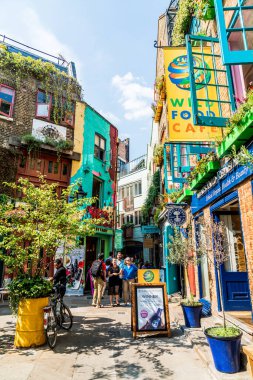 Londra, İngiltere - 27.09.2019. Renkli binaların bir görünümü 