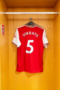 Londra, Uk- 31 Ağustos 2019: Sokratis 'in Arsenal ev malzemelerinin değişimi 