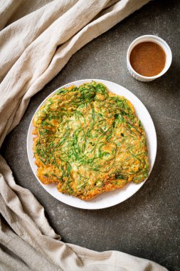  Kızarmış yumurta ve baharatlı karides hamur tırmanma