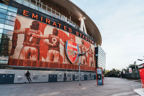 LONDRES, REINO UNIDO - 31 AGO 2019: Vista exterior de Emirates S — Foto de Stock