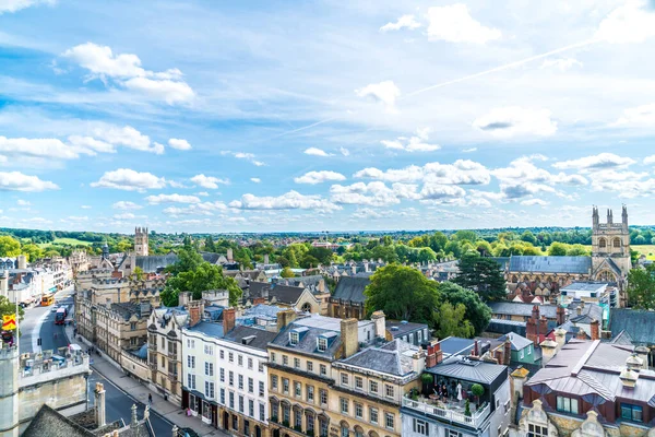 Oxford, Storbritannien - 29 augusti 2019: Hög vinkel utsikt över High Street of — Stockfoto