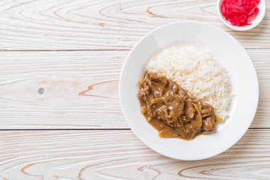 Dilimlenmiş Körili Pirinç