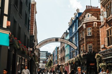 Londra, İngiltere, Uk - 2 Sep 2019: İnsanlar alışverişe gidiyor