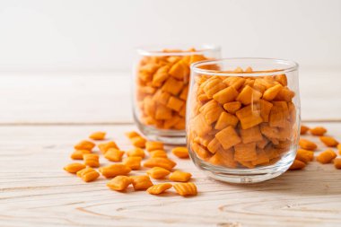 sarımsak bisküvi ekmek çubuğu