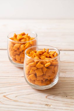 sarımsak bisküvi ekmek çubuğu