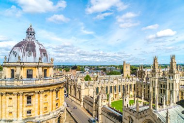 Radcliffe Kamera ve Oxfo Üniversitesi'nde Tüm Souls College