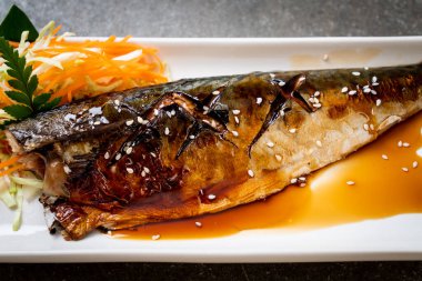 Teriyaki soslu ızgara Saba balık biftek