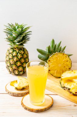 taze ananas suyu