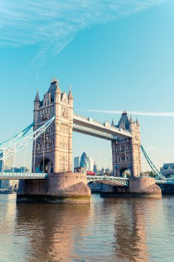 Londra 'daki kule köprüsü