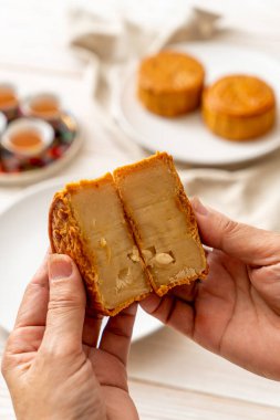 Çin Sonbahar Ortası Festivali için pasta Çince ay