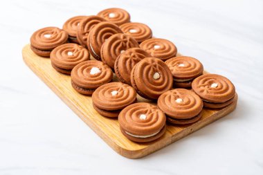 kremalı çikolatalı kurabiye