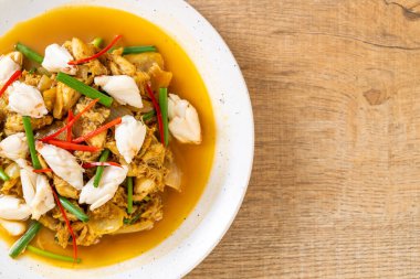 köri tozu ile kızartılmış Yengeç