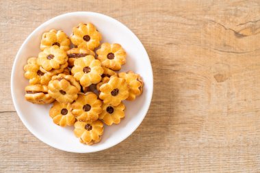 ananas reçeli ile bisküvi