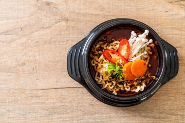 siyah kase Kore anlık erişte