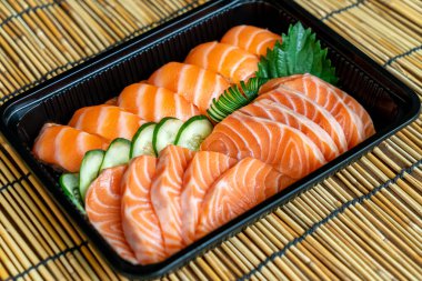 taze somon suşi ve sashimi vardır