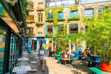 Londra, İngiltere - 27.09.2019. Renkli binaların bir görünümü 