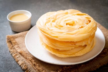 Kızarmış gevrek roti hamur