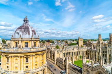 Radcliffe Kamera ve Oxfo Üniversitesi'nde Tüm Souls College