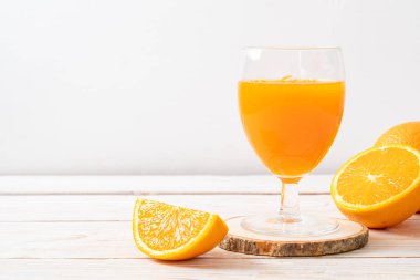 taze portakal suyu cam 