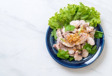 Haşlanmış balık dip sos ile