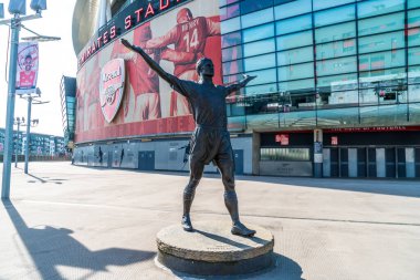 Londra, Uk - 31 Ağustos 2019: Tony Adams bronz heykeli