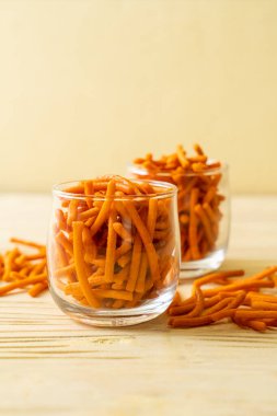 sarımsak bisküvi ekmek çubuğu