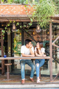 Asyalı mutlu bir çift. 