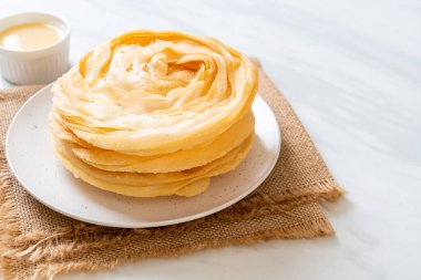 Kızarmış gevrek roti hamur