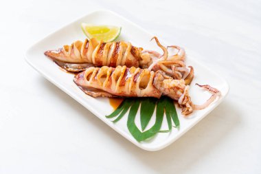 teriyaki soslu ızgara kalamar