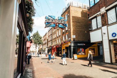 Londra, İngiltere, Uk - 2 Sep 2019: İnsanlar alışverişe gidiyor