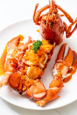 Istakoz kuyruğu biftek sosu ile