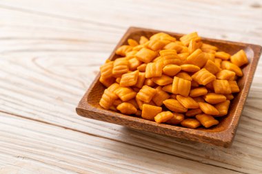 sarımsak bisküvi ekmek çubuğu