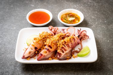 sarımsaklı kızarmış kalamar